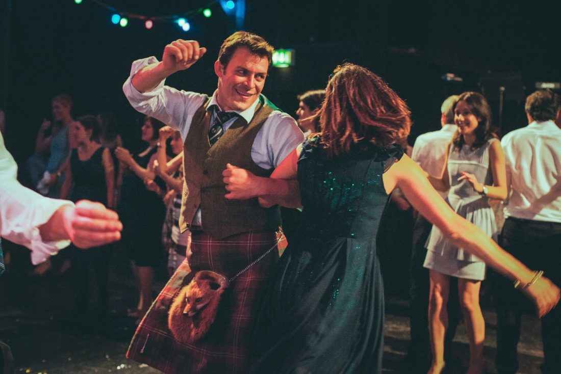 couple écossais dansant le ceilidh